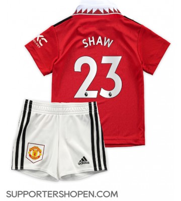 Manchester United Luke Shaw #23 Hemmatröja Barn 2022-23 Kortärmad (+ korta byxor)